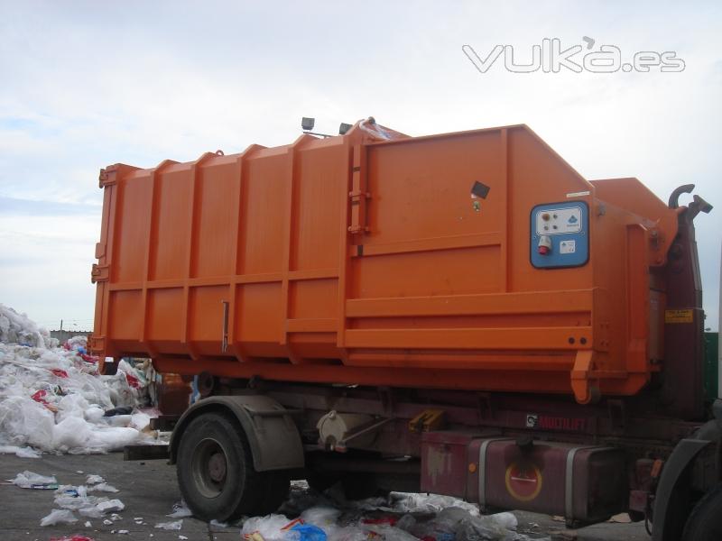 compactador que dispone la empresa para llevar el carton o plastico a nuestra planta de transferencia de residuos.