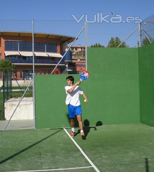 Campeonato de padel del Colegio Mayor Peñafiel. El deporte es algo vital y diario en esta Residencia Universitaria ...