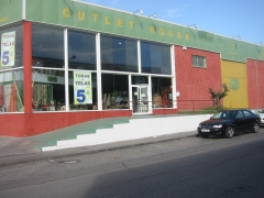 Nuestras instalaciones disponen con 800m, de exposicion
