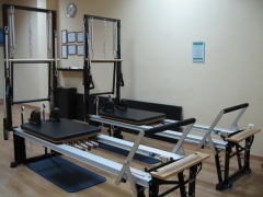 Pilates con maquinas e implementos