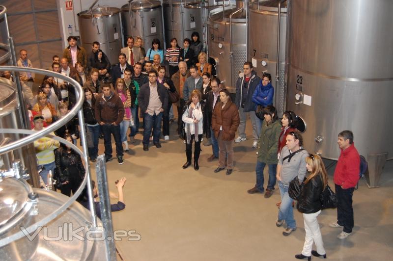 La Bodega de Mazacruz en Albacete. Un grupo de novios que celebraran su boda este año, visitó las instalaciones de ...
