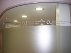 Glaseado de cristal en vidrio curvado a2grafic