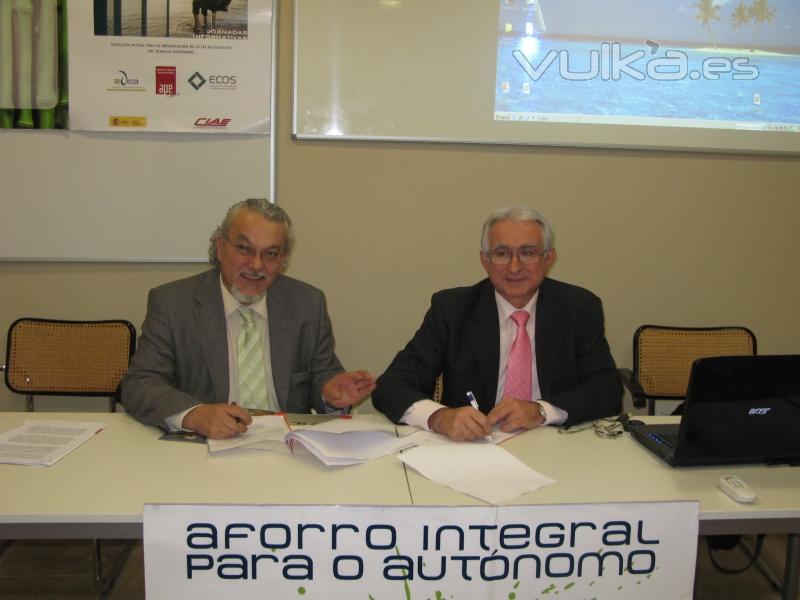 Firma Presidente de Ape Galicia (Autonomos) y nuestro director de Tempu