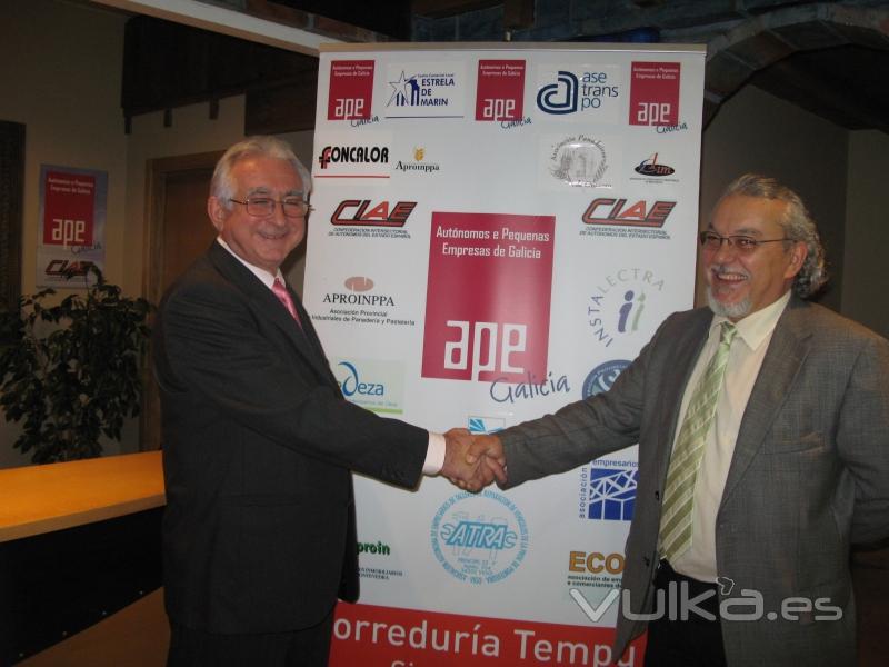 Firma Presidente de Ape Galicia (Autonomos) y nuestro director de Tempu