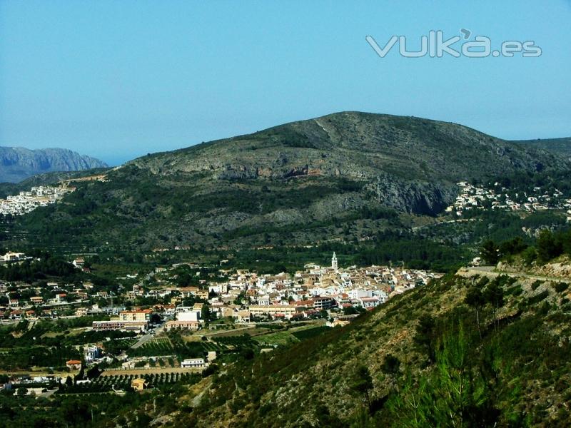 Vista desde el Coll de Rates al pueblo de Parcent