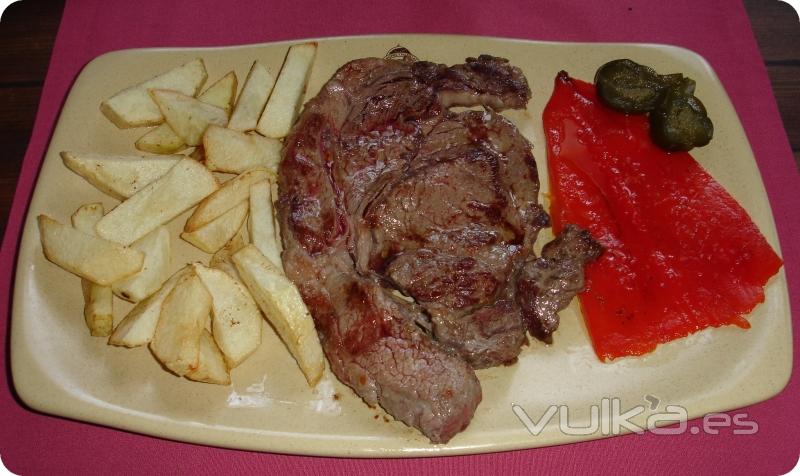 ENTRECOT TERNERA GALLEGA con Pimientos de Tricio