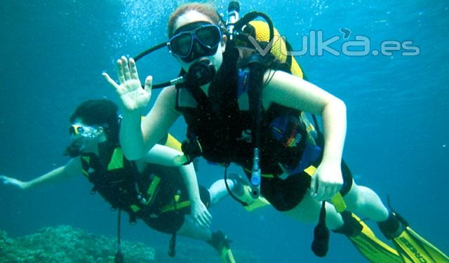 Clase de buceo ofrecida en Saint Louis University, Madrid