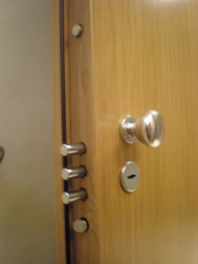 Puerta acorazada gardesa detalle exterior