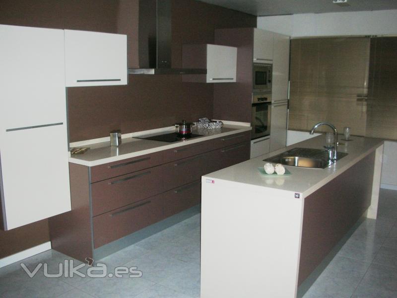 + muebles laminados(exposición)+ silestone haiku... 2.600 EUR