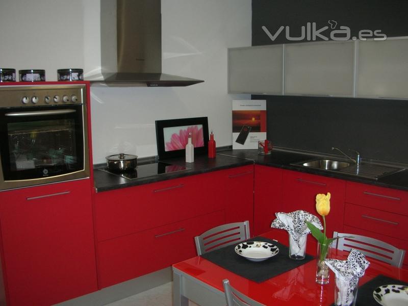 + muebles exposicin laminada roja + encimera laminada negra...1.250 EUR