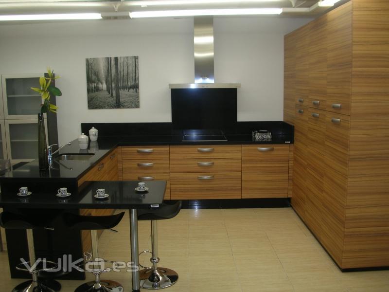 + muebles laminados de exposicin+ encimera silestone negro...2.386 EUR