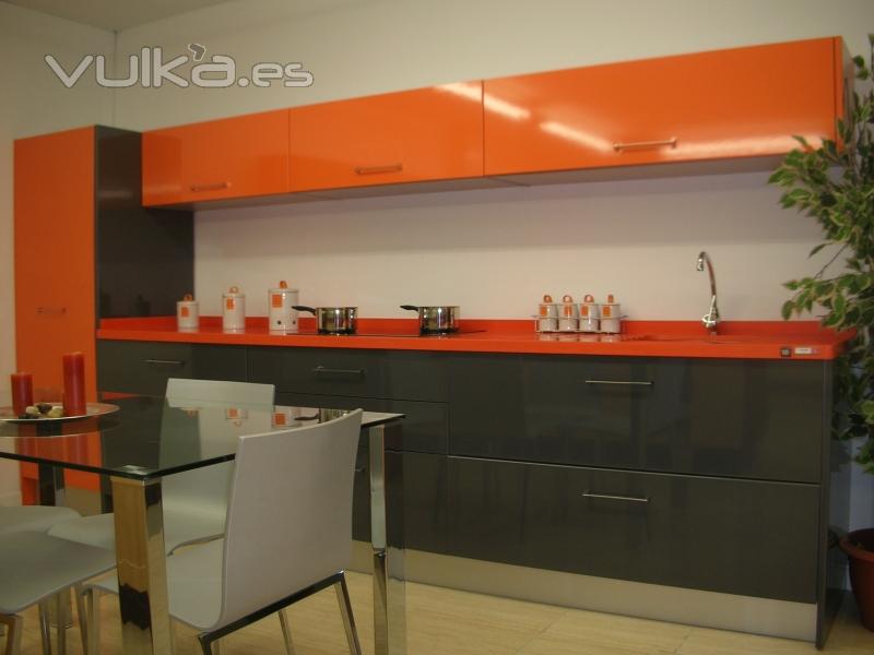 + muebles estratificados en alto brillo (exposicin)+ silestone cool...2.445 EUR