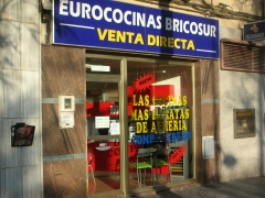 Escaparate de eurococinas bricosur (capital).