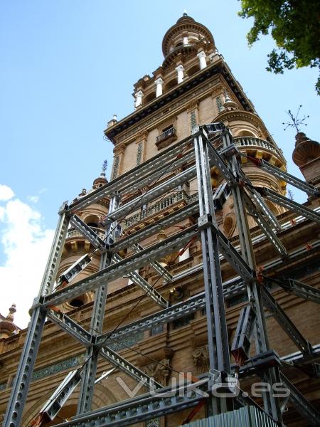 Estabilizador de fachada de RMD Kwikform en Plaza de España, Sevilla.