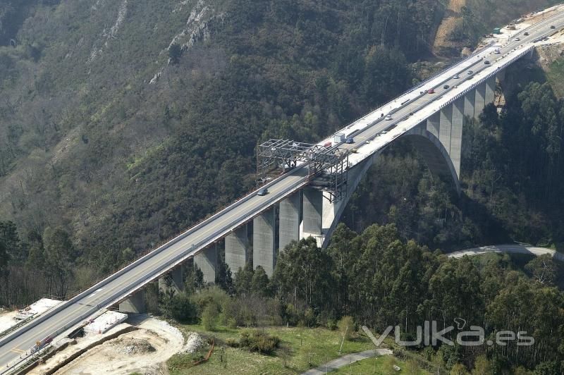 Carro de hormigonado de alas de RMD Kwikform, Viaducto Pintor Fierros, A8 Asturias
