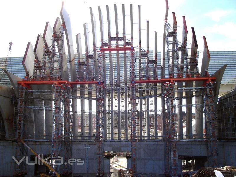 Torres Megashor de RMD Kwikform para construcción de cubierta del Palacio de Congresos Princesa Letizia en Oviedo. 