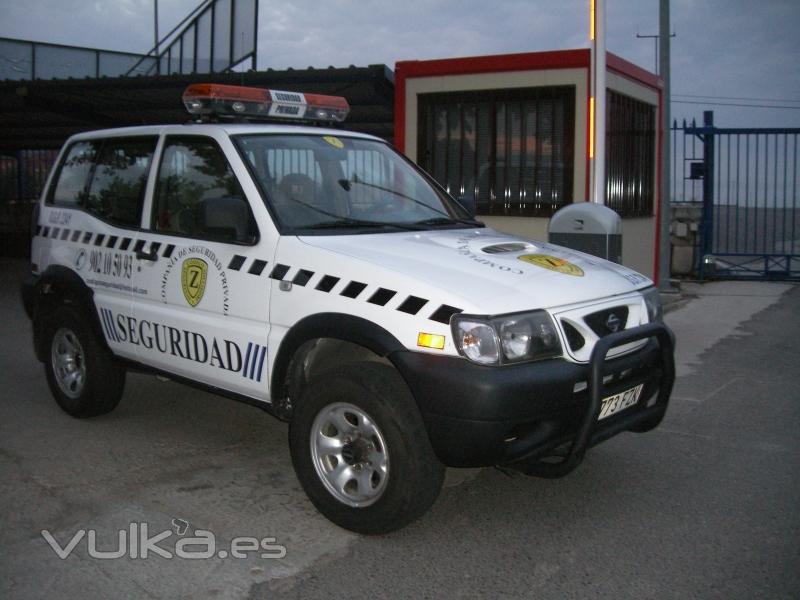 PRESTANDO SERVICIO DE VIGILANCIA Y PROTECCION EN CONTROL DE ACCESOS CON VEHICULO 