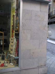 El granito al corte recupera su aspecto original. ver ms en www.singraffiti.com