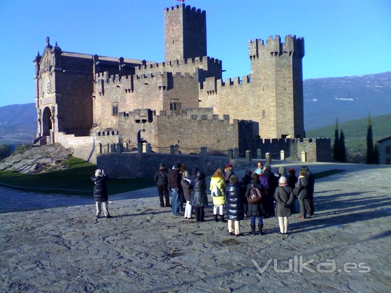 Visita al CASTILLO DE JAVIER. Uno de los monumentos ms emblemticos y queridos de Navarra. En origen fortaleza ...