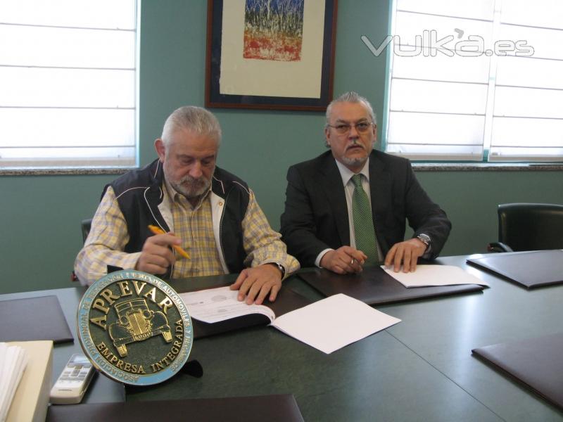 Firma Protocolo colaboracon Presidente de  Aprevar Lugo (Asociacion Talleres y Concesionarios) y nuestro director ...