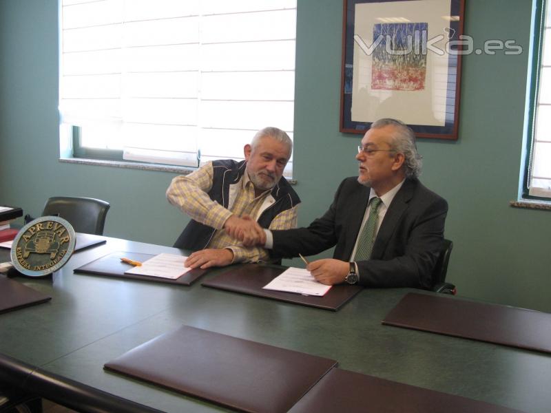 Firma Protocolo colaboracion Presidente de  Aprevar Lugo (Asociacion Talleres y Concesionarios) y nuestro director ...