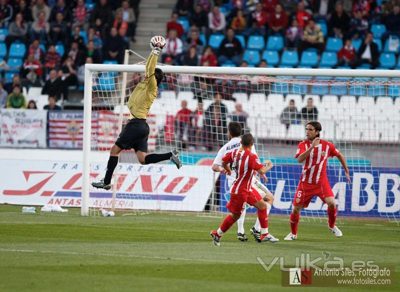 FUTBOL-ALMERIA-REAL-MADRID-DIEGO-ALVES