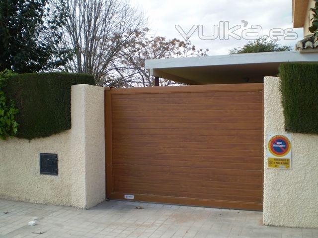 Puerta Correderas Acanalada I. Madera de Aluminio