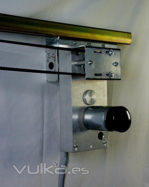 Accionamiento automático para puertas correderas cortafuego con cierre por contrapeso