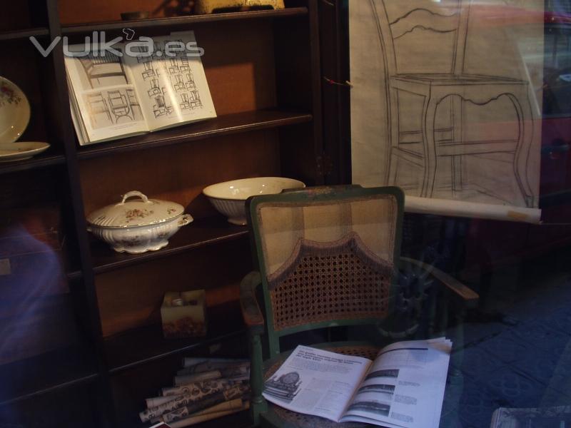 Espacio dedicado al estudio e investigacin del mueble antiguo.