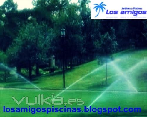 quieres un jardinero profesional???????  llamanos en LOS AMIGOS  PISCINAS tenemos tu oferta