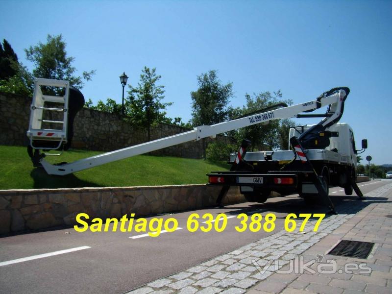 camion cesta con el telescopico desplegado, capacidad de la cesta 200 kg