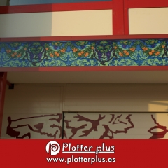 Impresion sobre vinilo laminado uv, montaje en chapa de aluminio y posterior montaje en los antiguos tinglados del