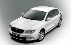 Nuevo superb, acabado de lujo (asientos piel, climatizador bi-zona, cambio automatico dsg coche ofi