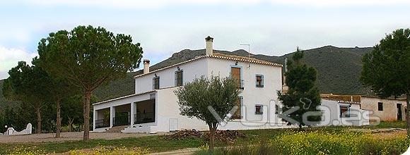 Vista lateral del cortijo