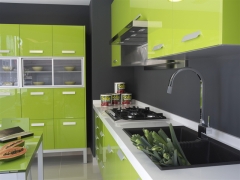 Muebles de cocina yelarsan look verde, detalle bancada
