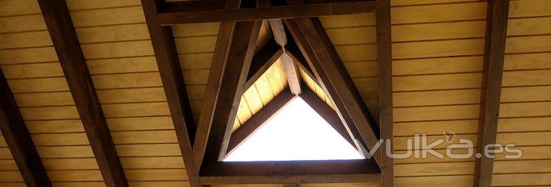 ventanas en cubierta de madera,  pergolas almeria