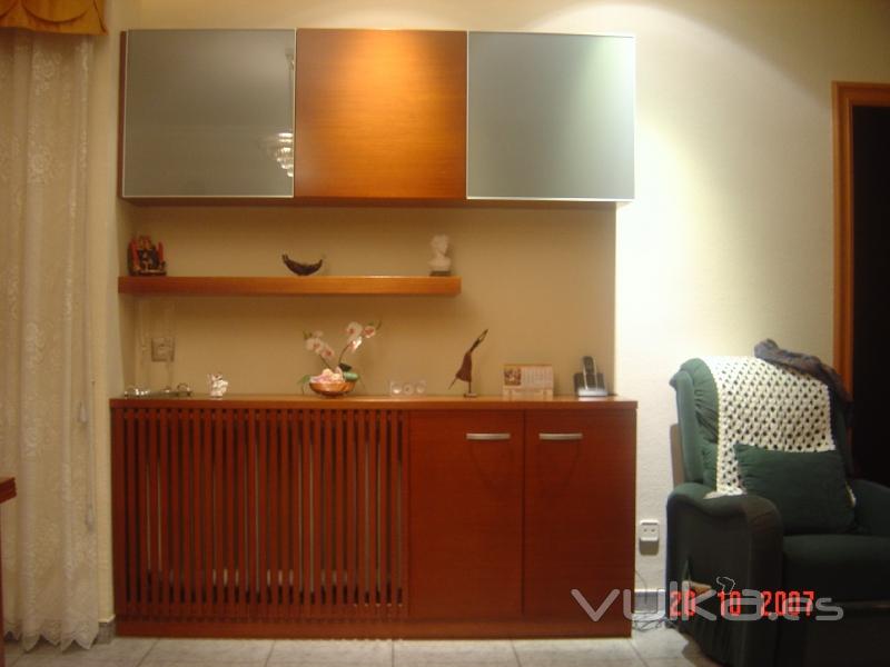 Mueble comedor con tapa radiador.