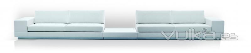 ATHENA: Sofa basado en un sistema modular, tapizado en piel natural. Varios modulos estn disponibles para formar ...
