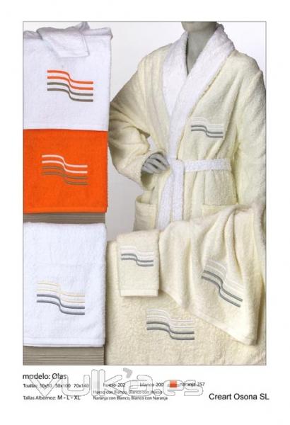 La amplia gama de toallas de baño rompe barreras. Con tejidos suaves y de alta calidad, también las hay de varias ...
