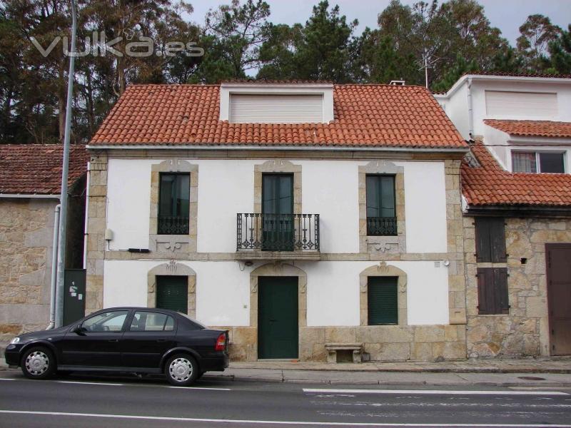 Fachada principal de la casa rural rstica