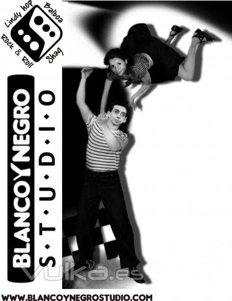 Nuestra Academia de Baile Blanco y Negro Studio