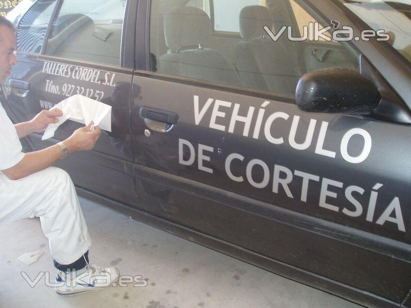 Rotulacion vehiculo de cortesia Talleres Cordel