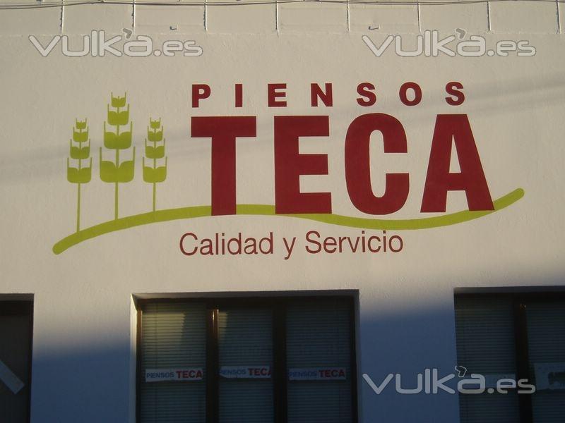 Trabajo de rotulacin Piensos Teca. Mercado Regional de Ganados de Trujillo.