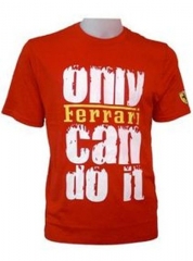 La coleccion de ferrari tambien ofrece otros productos como toallas, albornoces, gorras, camisetas, paraguas,