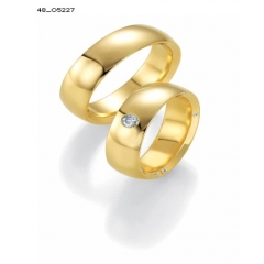Pareja alianzas de boda en oro amarillo con diamantes serie limitada coleccion design