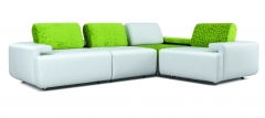 Sofa de diseno syrena, sistema modular, tapizados en cuero natural y tejido de color fresco y luminoso