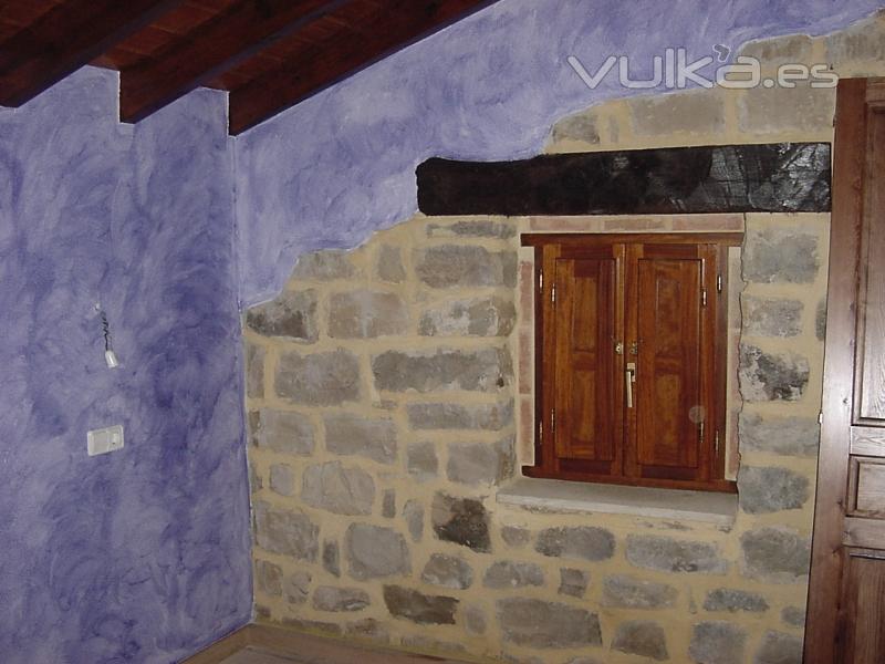 Detalle de veladura en zona de dormitorio de cabaa de Cantabria