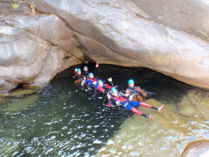 Descenso de barrancos JerteXtrem: despedida de solteros.