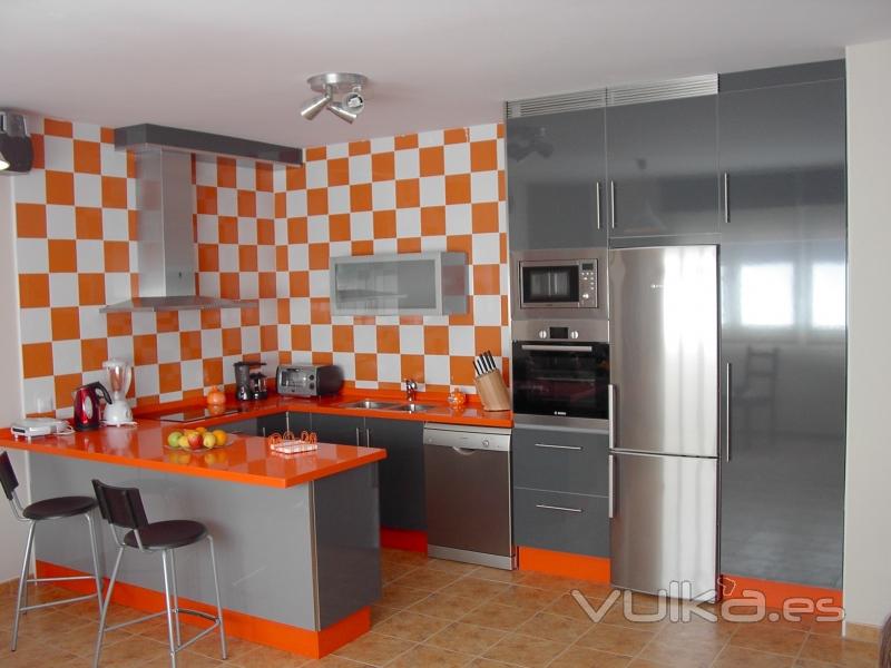 Cocina Formica Naranja-Gris 1