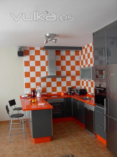 Cocina Formica Naranja-Gris 2